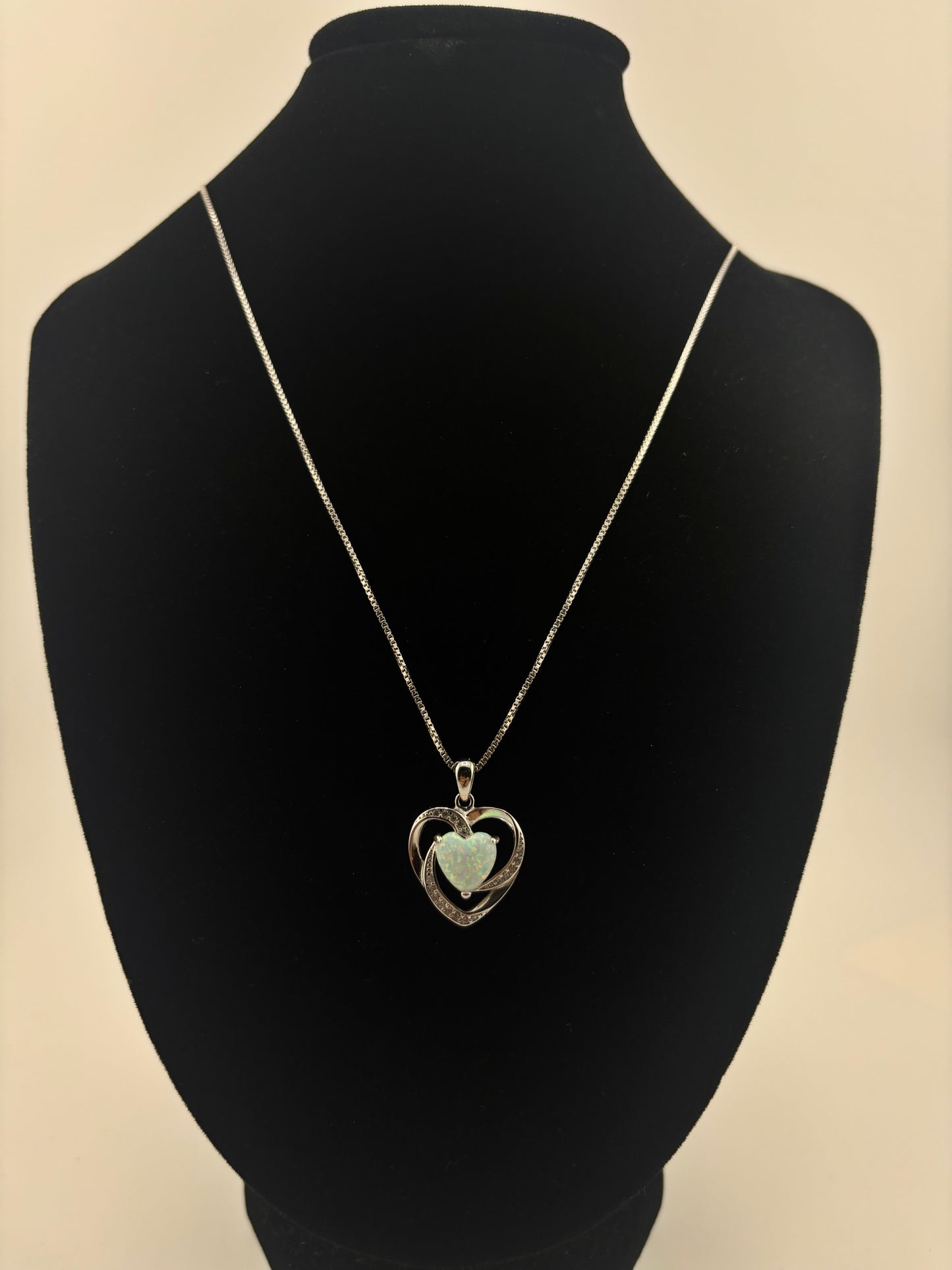 Oval heart pendant chain