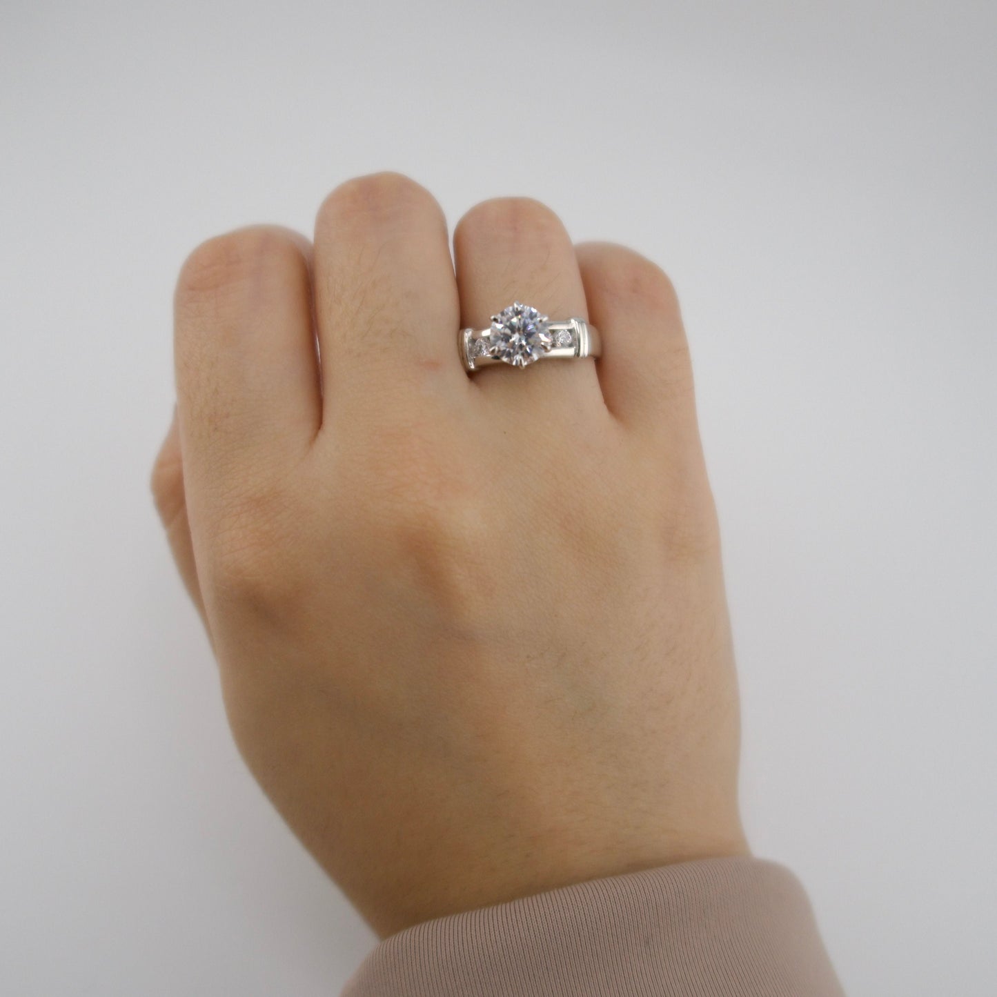Sterling Silver Round Stone Woman Ring