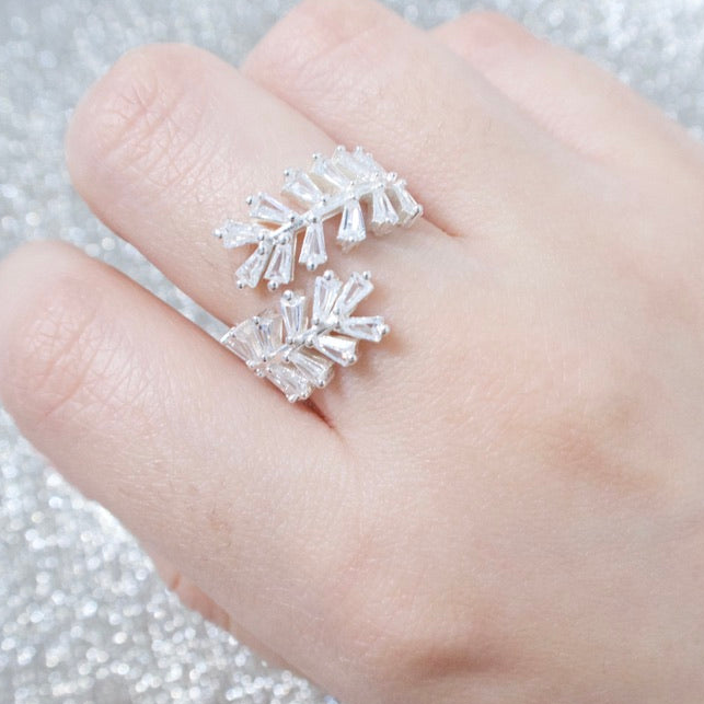 2 Leaf Elegant Ring