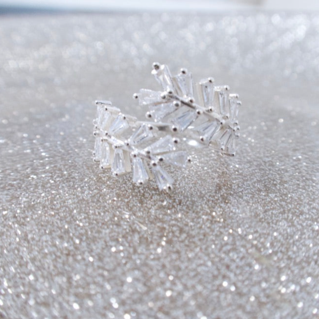 2 Leaf Elegant Ring